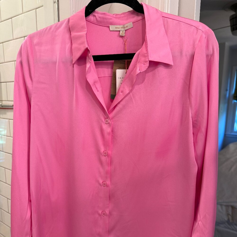 *NWT* Skies are Blue Size M NWT barbie pink silk blouse